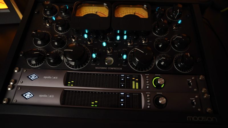 Doctor Mix Studio B, Universal Audio Apollo X16, Shadow Hills Mastering Compressor 